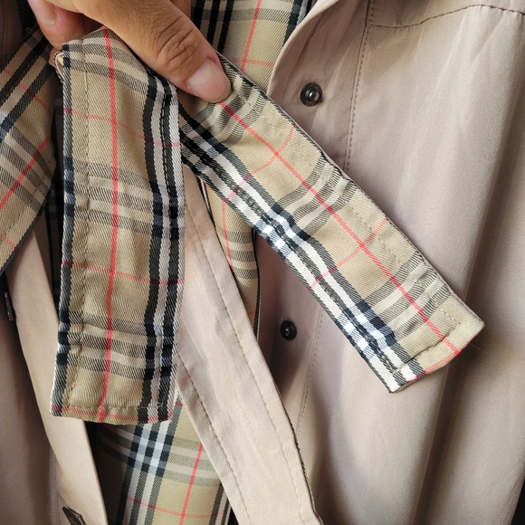 Tan Burberry VTG Women's Trench Coat  Size M Zip Buttons Tan Long Sleeve No Hood - Picture 14 of 16